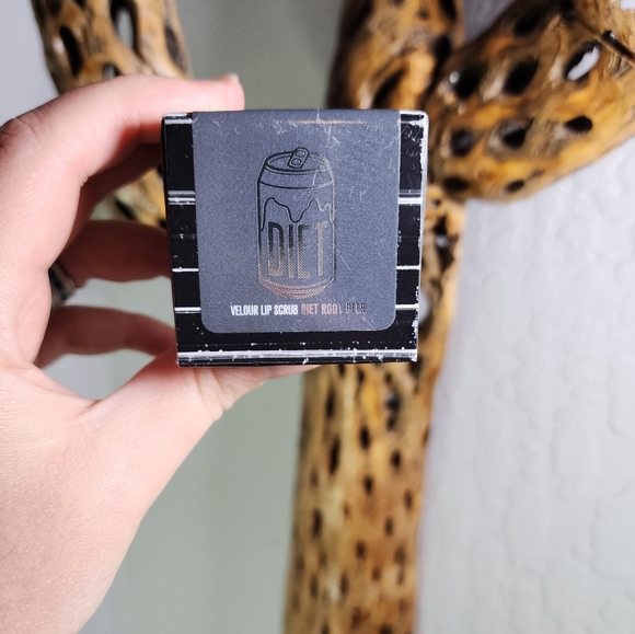 NEW Jeffree Star Velour Lip Scrub Diet Root Beer - Picture 3 of 6